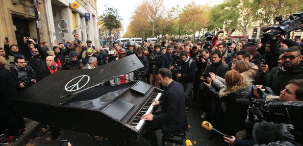 John Lennon piano Paris